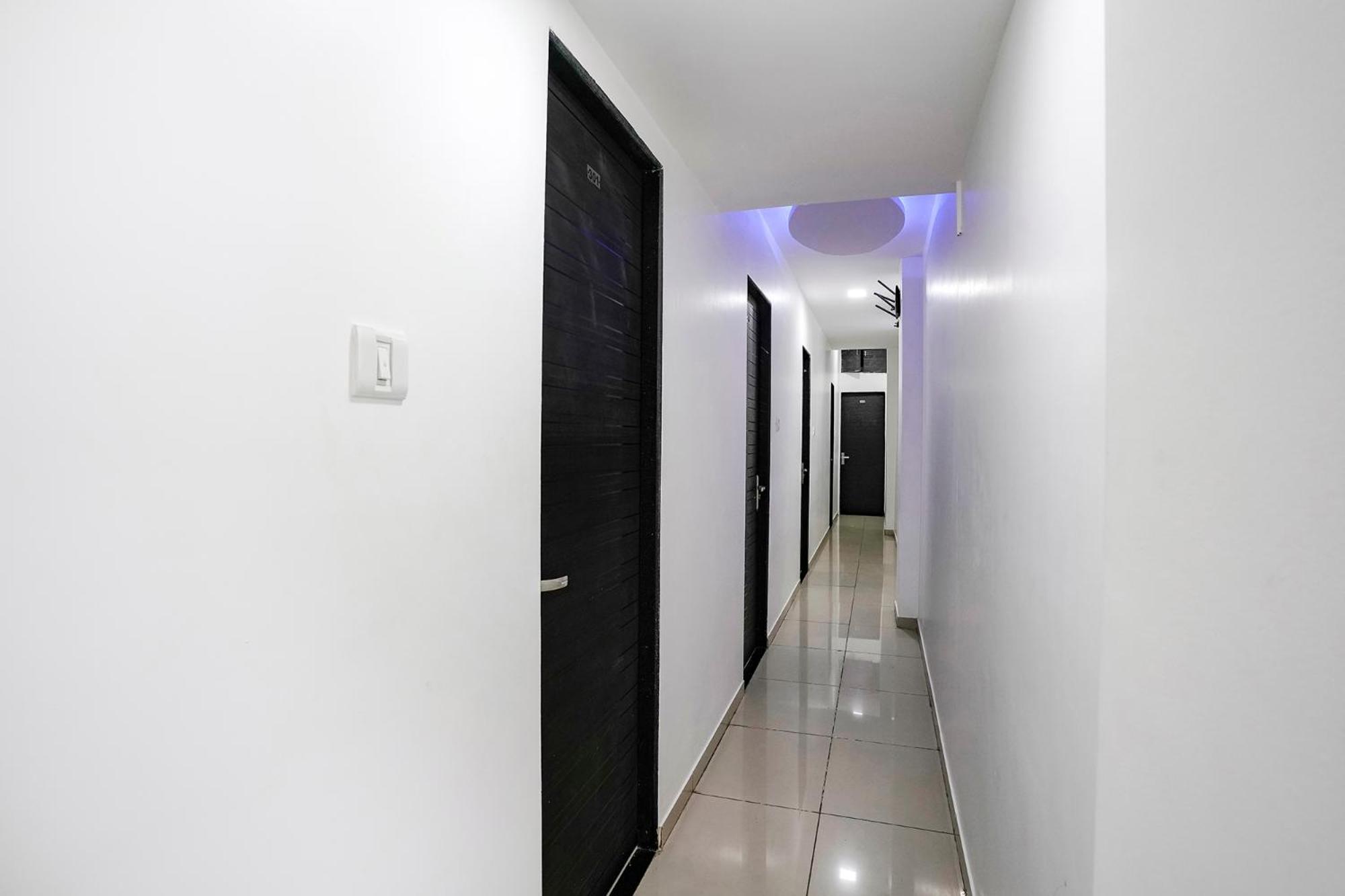 ホテル Fabexpress Park Residency - Nr Mumbai International Airport エクステリア 写真